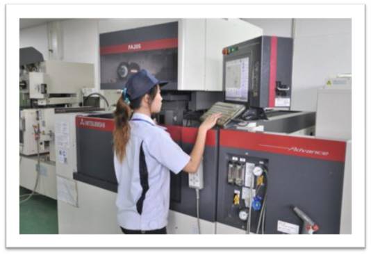 CNC  Wire Cutting EDM02